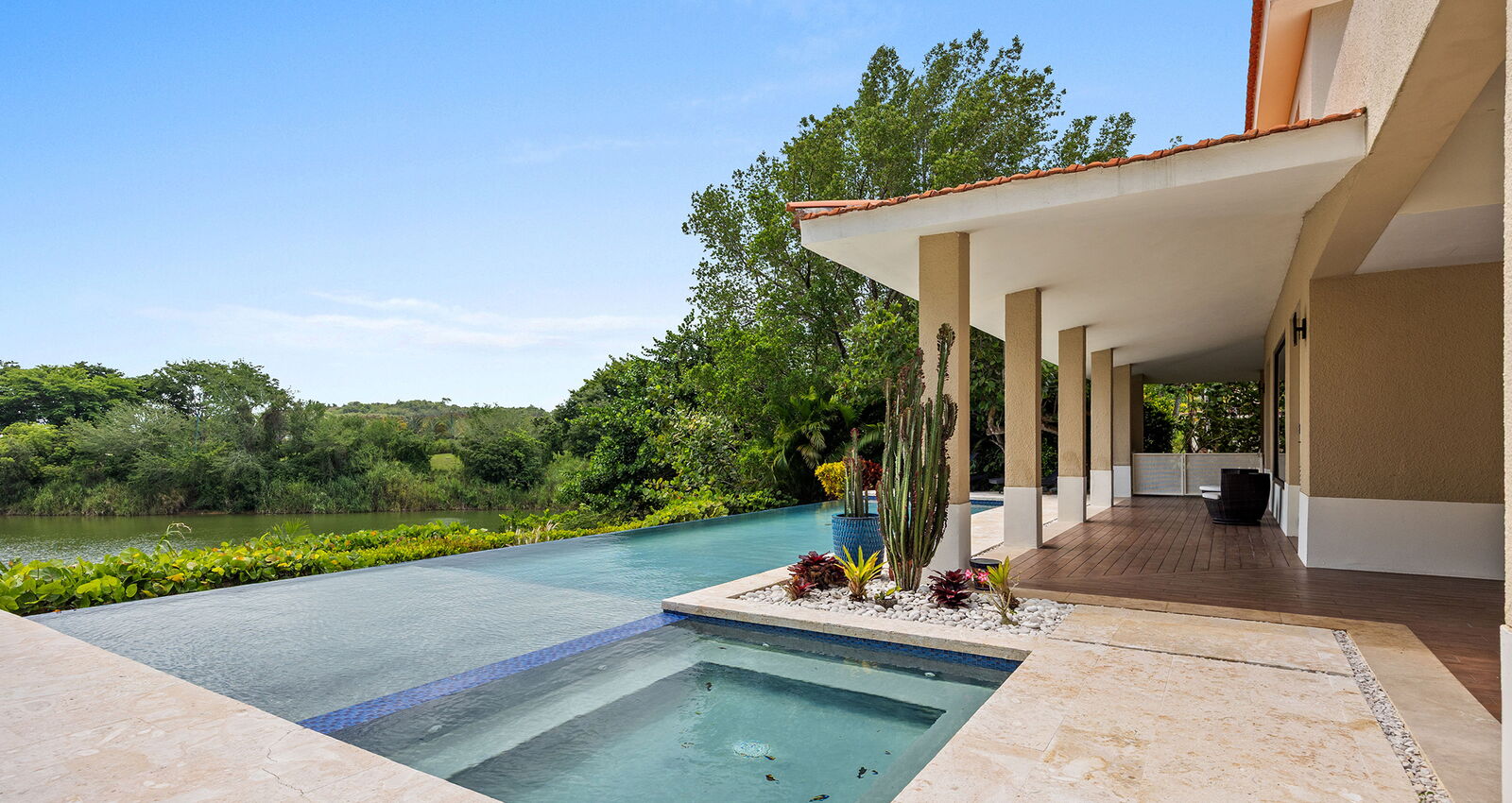 Luxury Pool in Sabanera Dorado