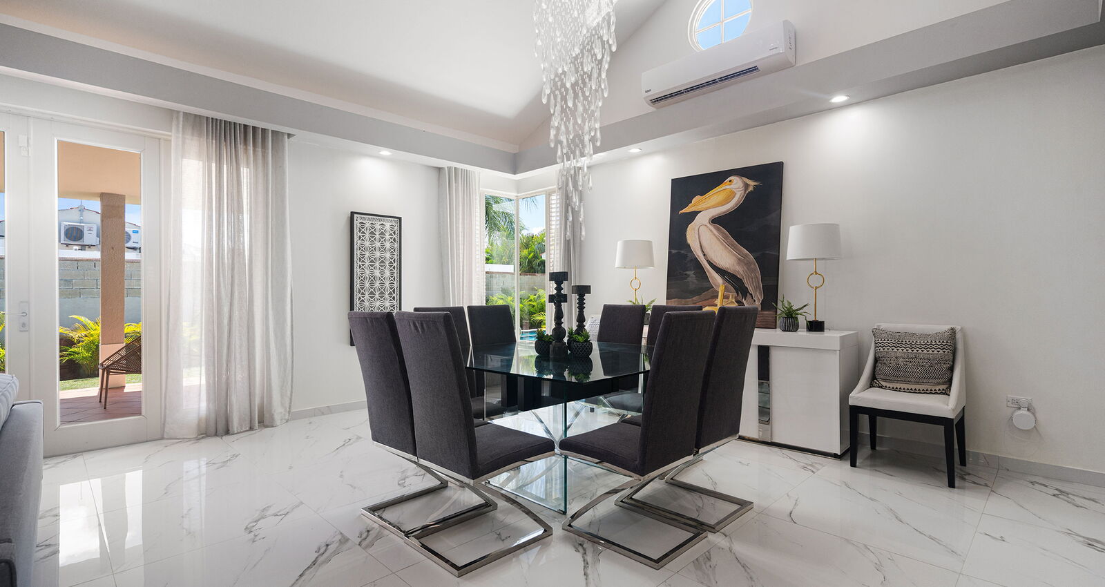 Modern Dining Room Sabanera Dorado