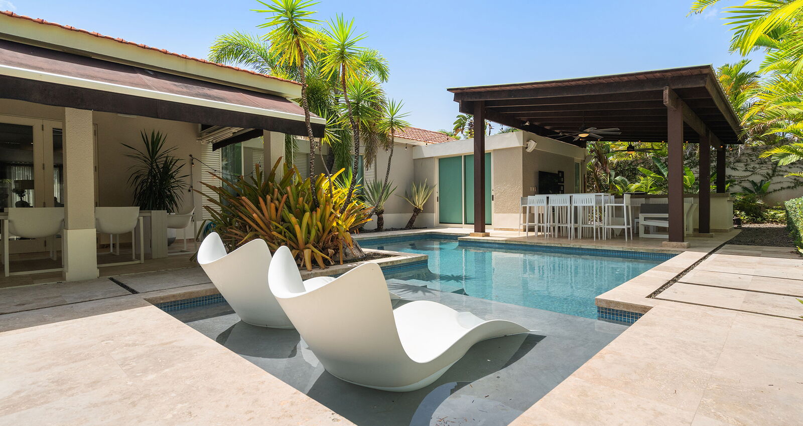 Luxury Pool Sabanera Dorado
