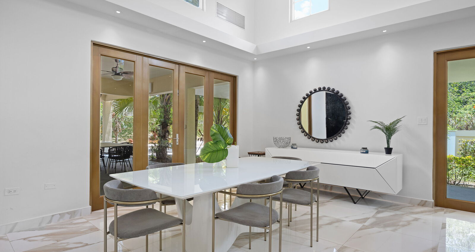 Modern Dining Room Real Estate Puerto Rico