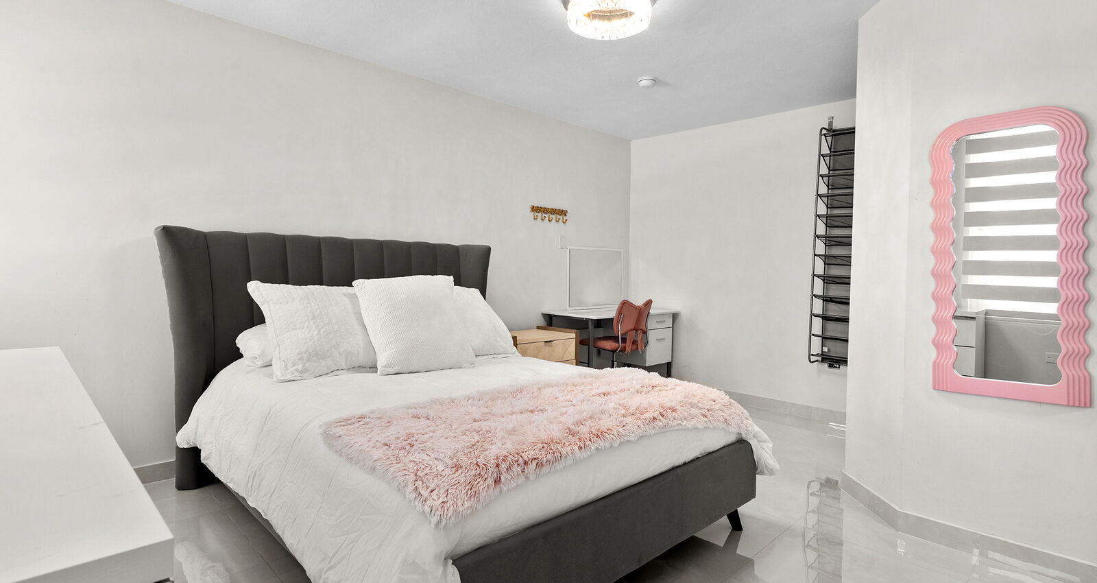 Contemporary Bedroom Sabanera Dorado