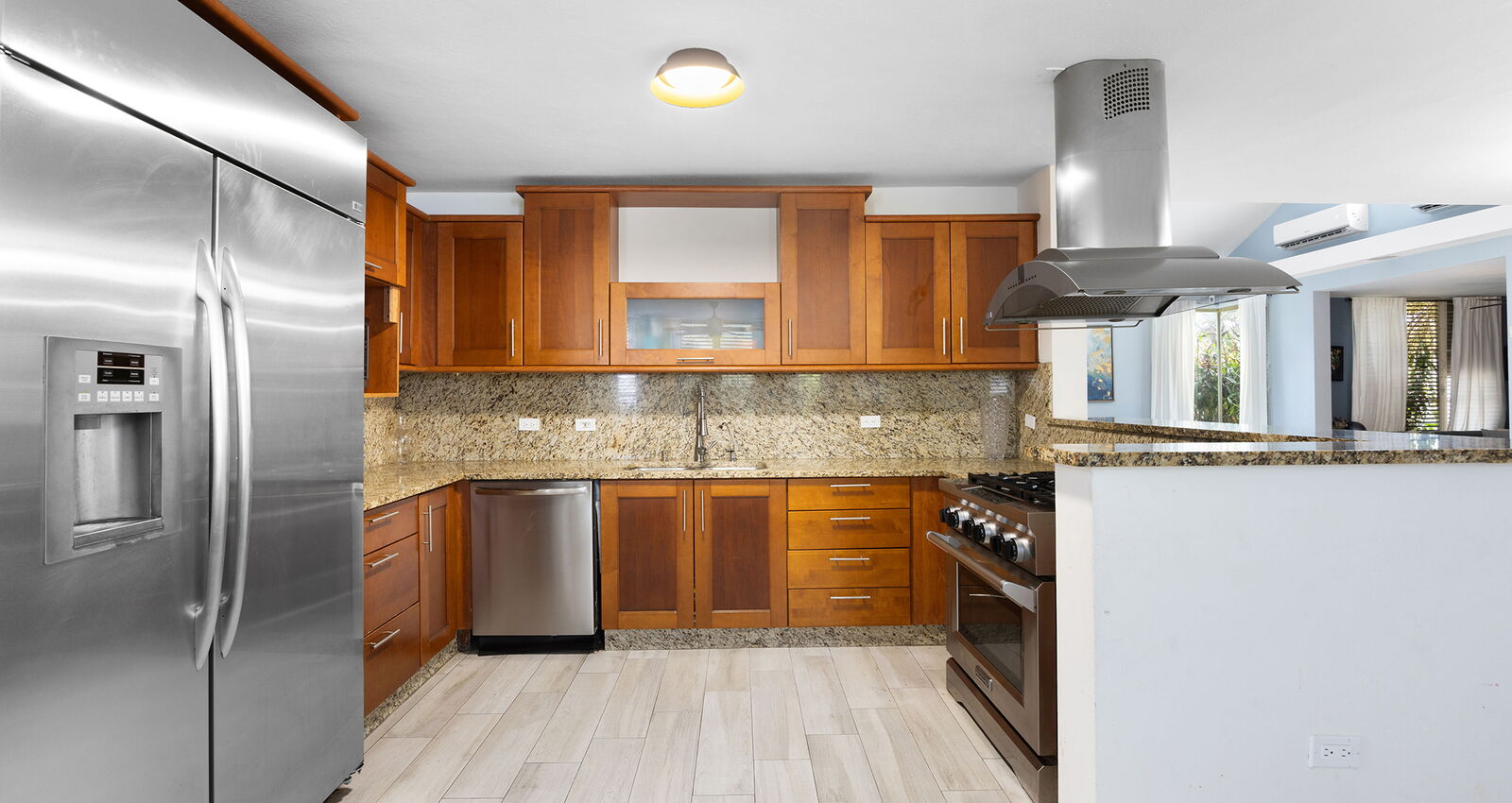Modern Kitchen Sabanera Dorado