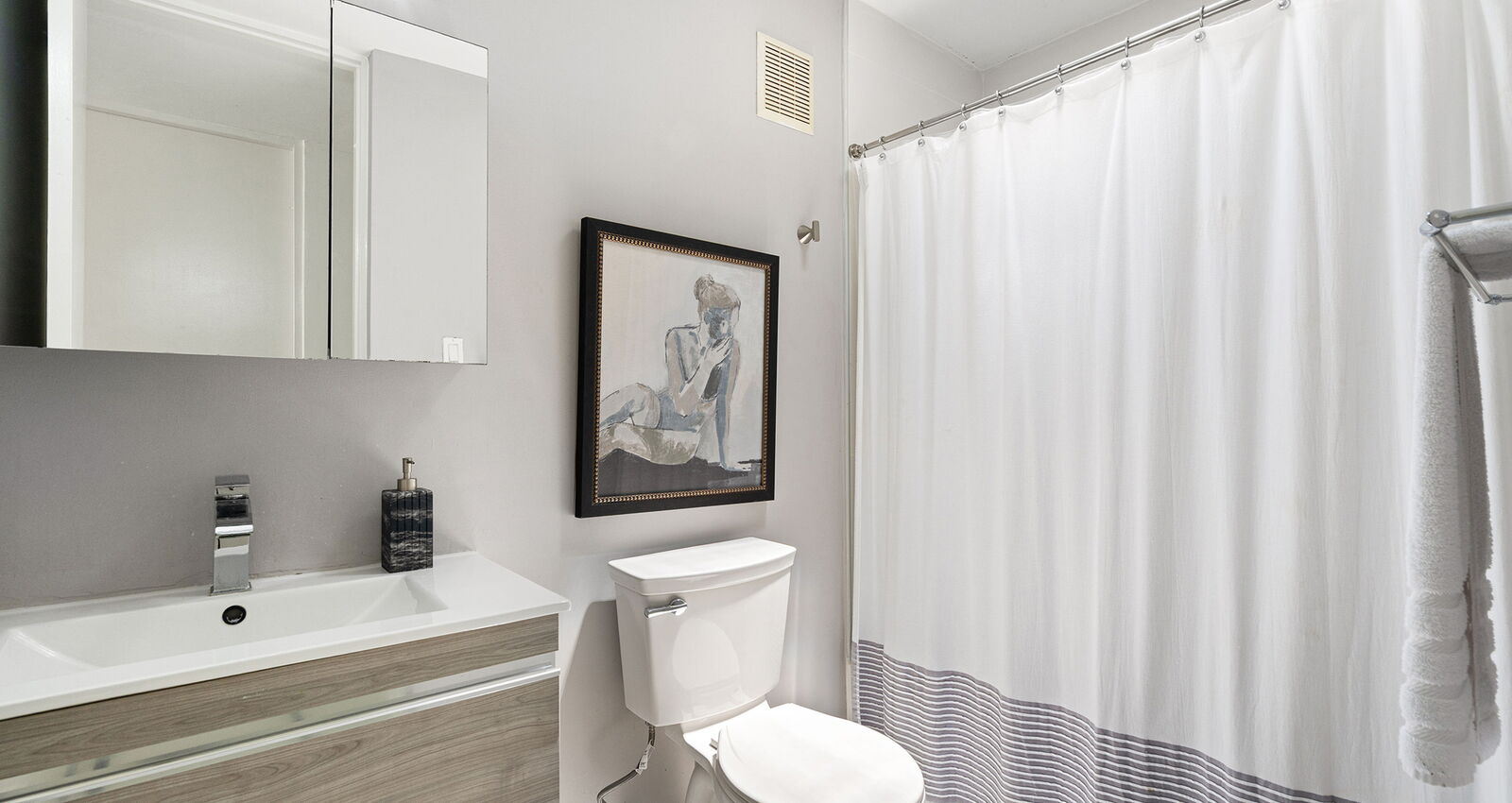 Guest Bathroom Sabanera Dorado