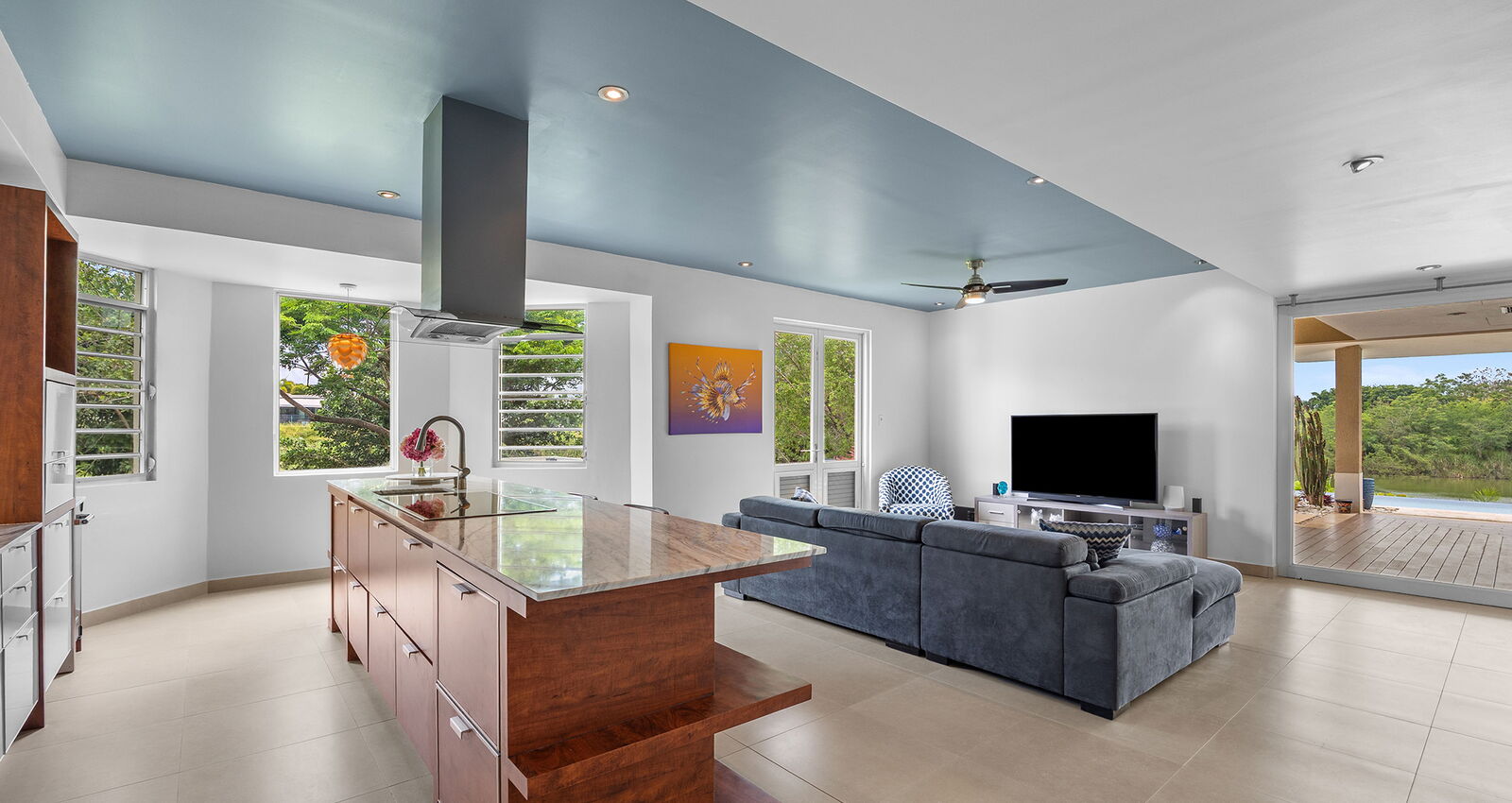 Contemporary Kitchen in Sabanera Dorado