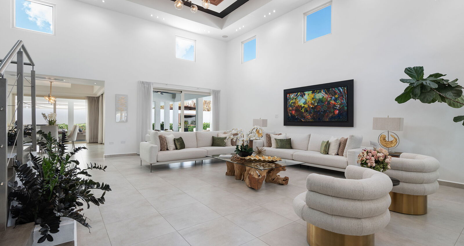 Contemporary Living Room in Sabanera Dorado