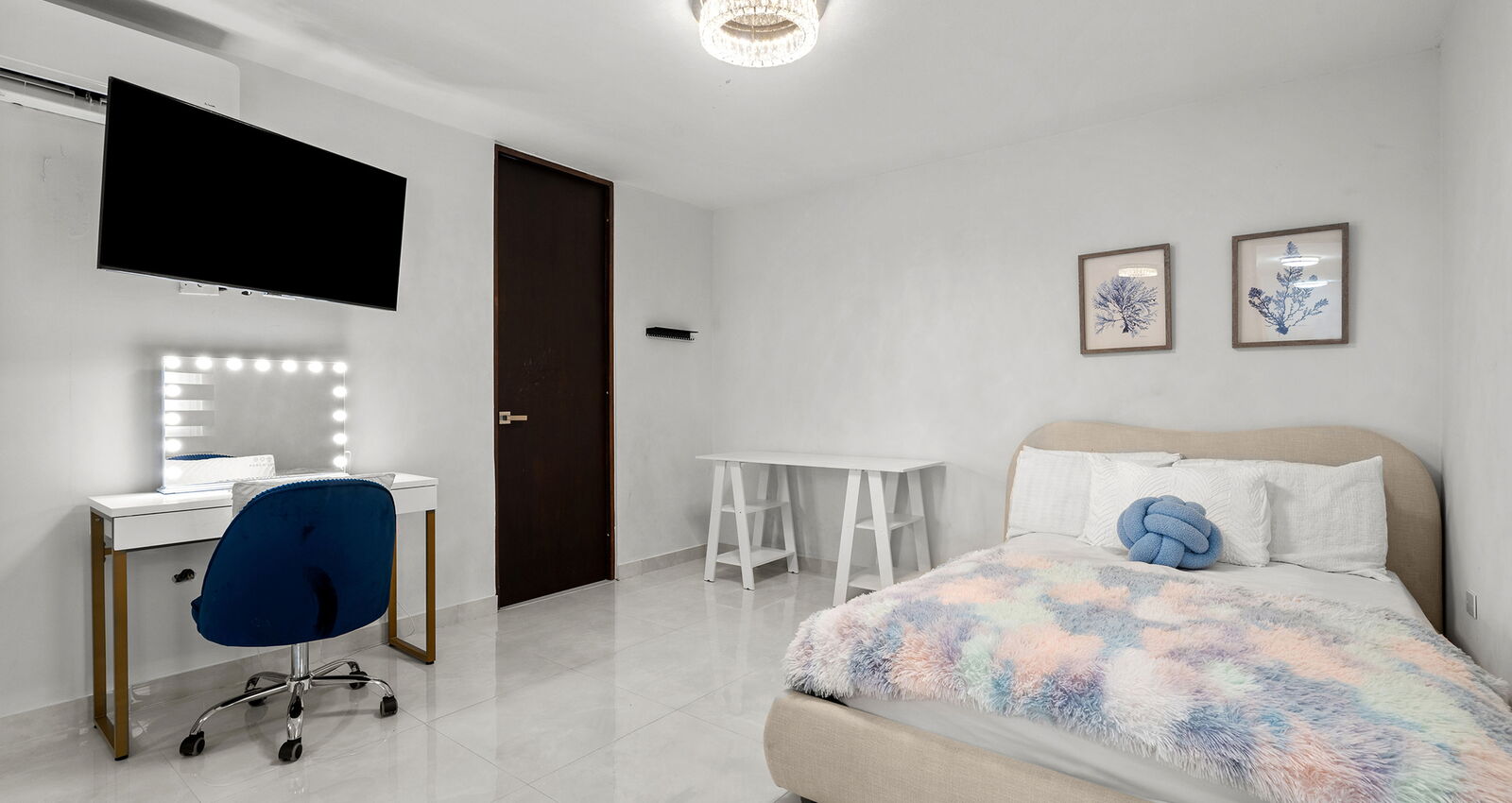 Contemporary Bedroom Sabanera Dorado