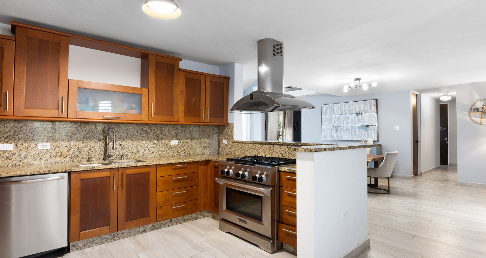 Modern Kitchen Sabanera Dorado